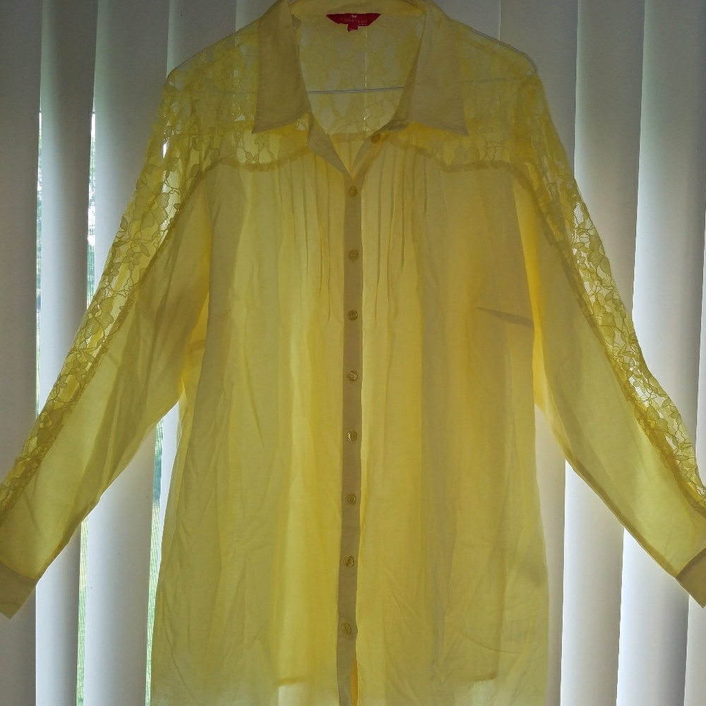 Adorable button up blouse sz 18